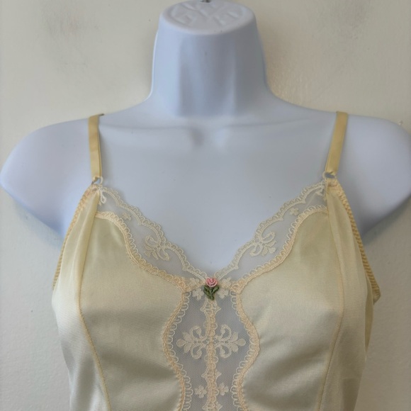 Vintage JC Penney nylon and lace camisole size 32 ivory - Picture 2 of 7